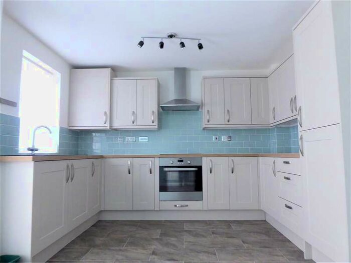 3 Bedroom Semi-Detached House To Rent In Providence Crescent, Hull, HU4