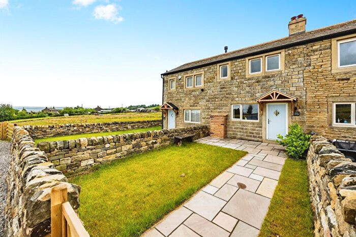 2 Bedroom Cottage For Sale In Shaws Lane, Hubberton Green, HX6