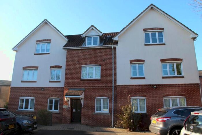 2 Bedroom Flat To Rent In St. Lawrence Road, Upminster, Essex RM14