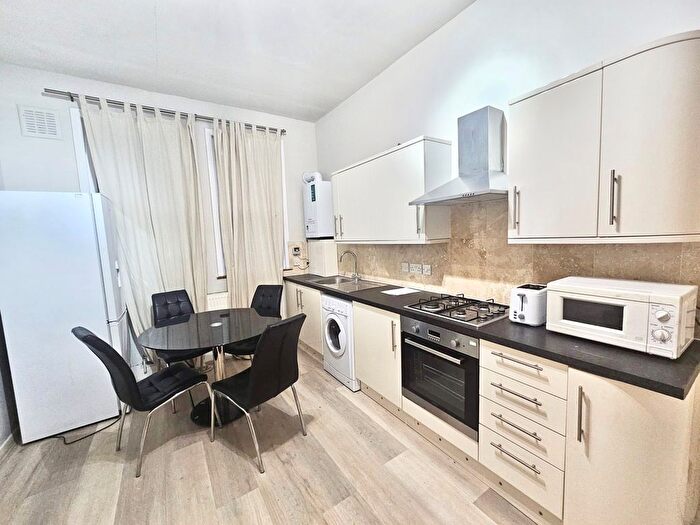 1 Bedroom Flat To Rent In Aldrington Road, Furzedown, Streatham, SW16