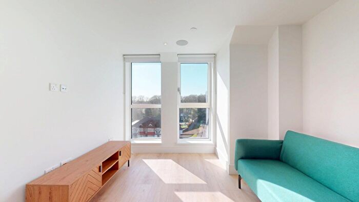 1 Bedroom Flat To Rent In Beverley Way, London, SW20