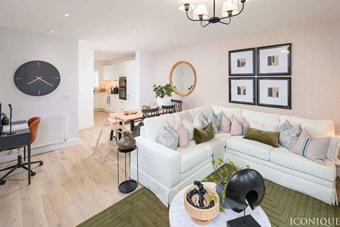 3 Bedroom Semi-Detached House For Sale In Paddock Wood, Kent, TN12