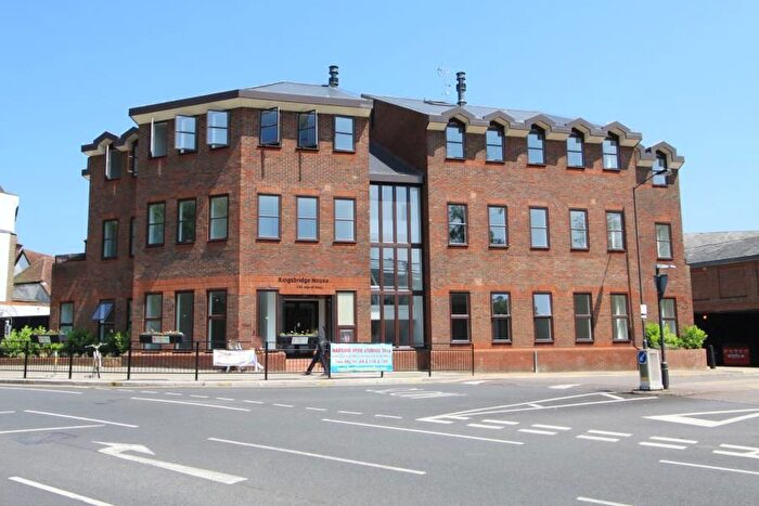 2 Bedroom Flat To Rent In Marsh Road, Pinner, HA5