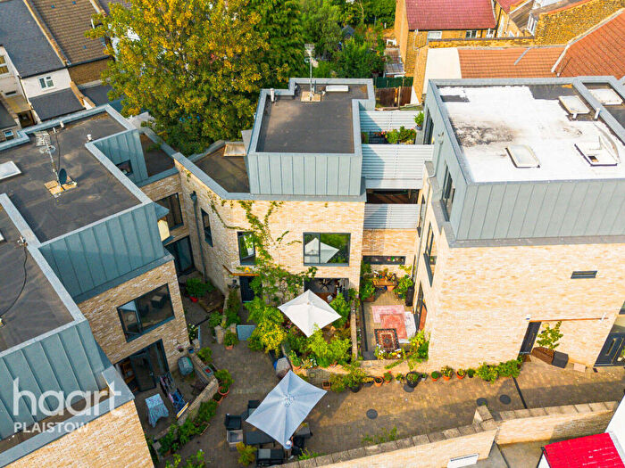 4 Bedroom Mews For Sale In Duchess Drive, London, E13