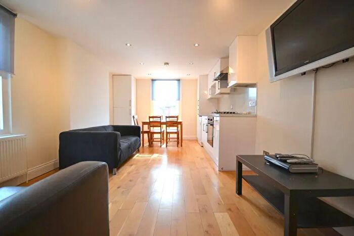 3 Bedroom Maisonette For Sale In Nimrod Road, London, SW16
