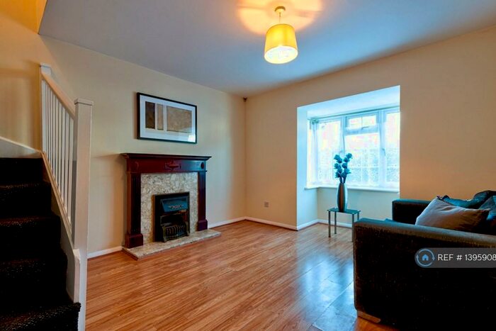 2 Bedroom Semi-Detached House To Rent In Dorrington Close, Luton, LU3