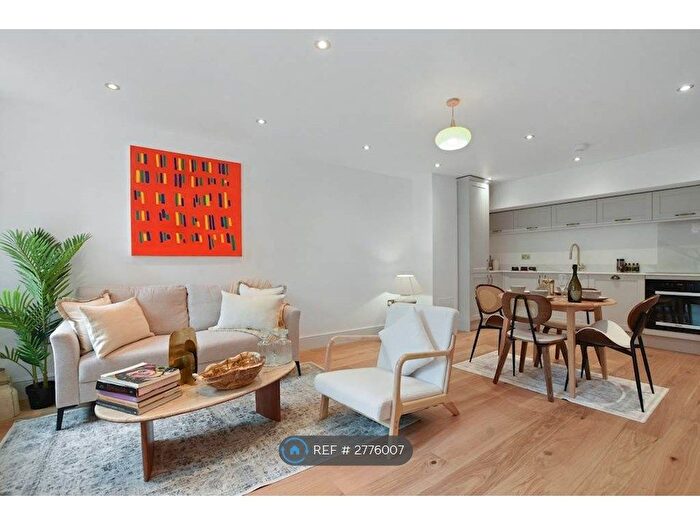 2 Bedroom Flat To Rent In Vicarage Gate, London, W8