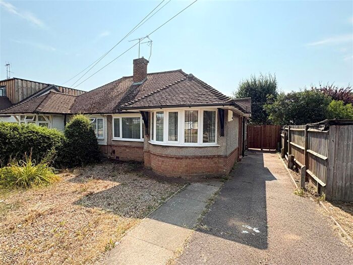 2 Bedroom Bungalow To Rent In Russell Road, Toddington, Dunstable, LU5