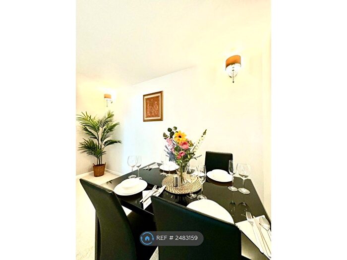 1 Bedroom Flat To Rent In Towergate, London, SE1