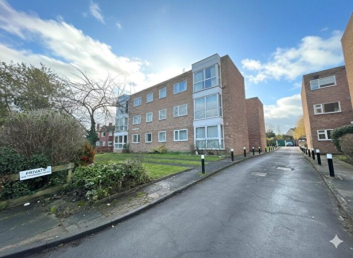 2 Bedroom Flat For Sale In Highview Road, Sidcup, Kent, DA14