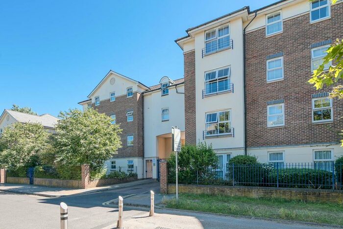2 Bedroom Apartment To Rent In Lower Kings Road, Kingston Upon Thames, KT2