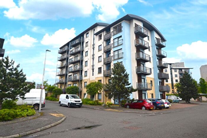 2 Bedroom Flat To Rent In Drybrough Crescent, Craigmillar, Edinburgh, EH16