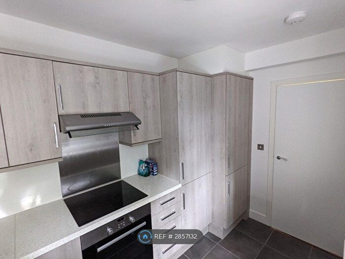 2 Bedroom Flat To Rent In Gunnersbury Court, London, W3