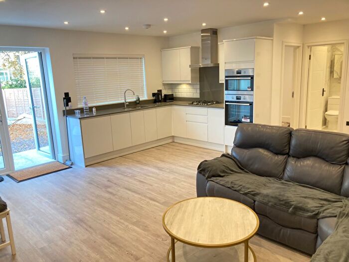 3 Bedroom Flat To Rent In Very Near Clitterhouse Road Area, Brent Cross, NW2