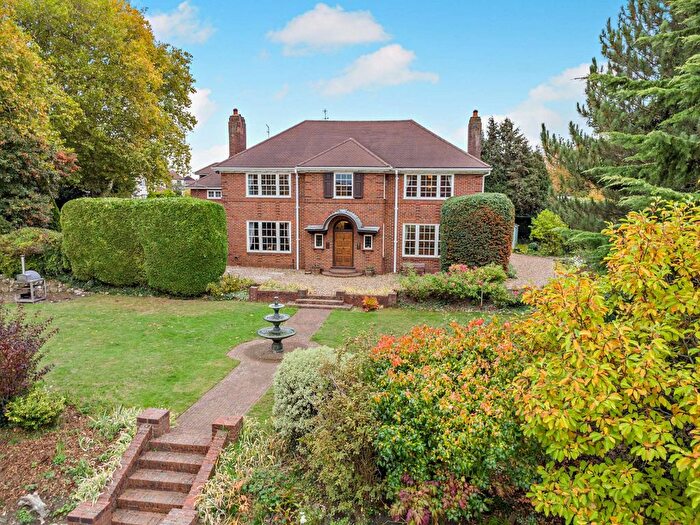 4 Bedroom Detached House For Sale In Swaisland Road, Dartford, Kent, DA1