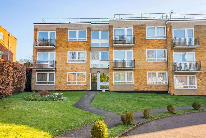 2 Bedroom Flat To Rent In Albany Court, Milton Road, Harpenden, Herts, AL5