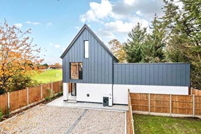 4 Bedroom Detached House For Sale In Kingfield Green, Woking, Surrey, GU22