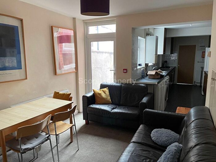 5 Bedroom Terraced House To Rent In Pitcroft Avenue, Earley, RG6