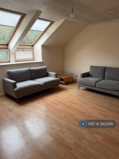 2 Bedroom Flat To Rent In Verwood Lodge, London, E14