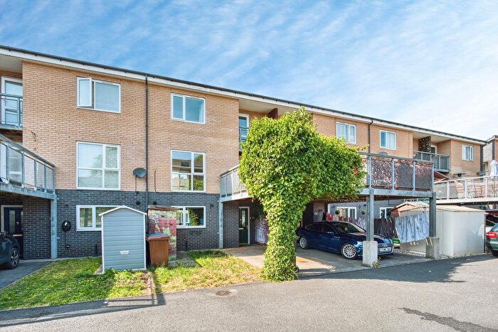 3 Bedroom Town House For Sale In Taunton Avenue East, Stockport, Greater Manchester, SK5
