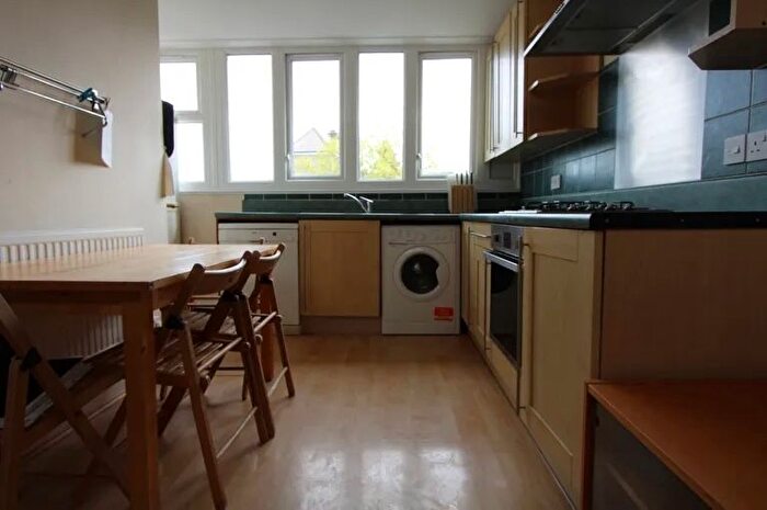 3 Bedroom Flat To Rent In Tregunter Road, Chelsea, SW10
