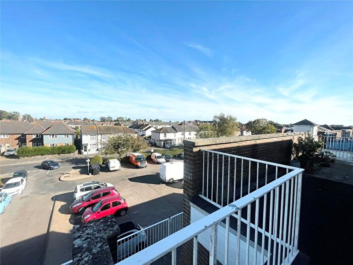 1 Bedroom Flat To Rent In Wick Parade, Wick, Littlehampton, West Sussex, BN17