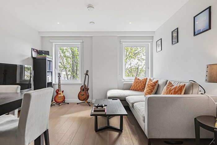 2 Bedroom Flat To Rent In The Cooper Building, Wharf Road, London, N1