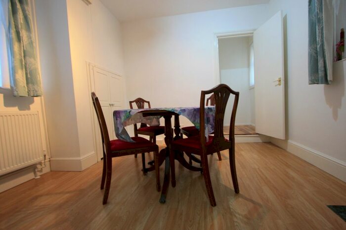 2 Bedroom Flat To Rent In Brighton Road, South Croydon, CR2