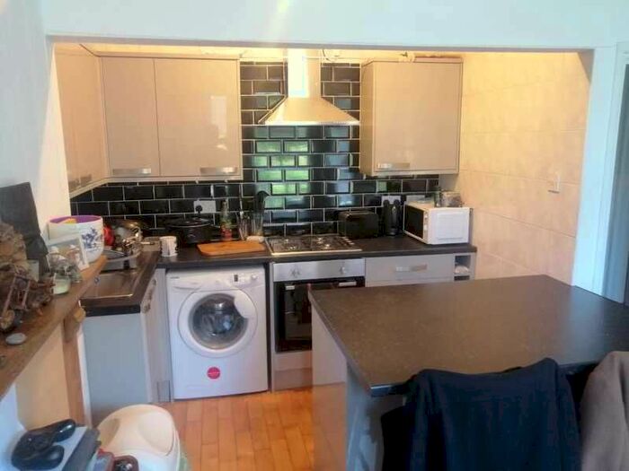 1 Bedroom Flat To Rent In Ninian Road, Cardiff, CF23