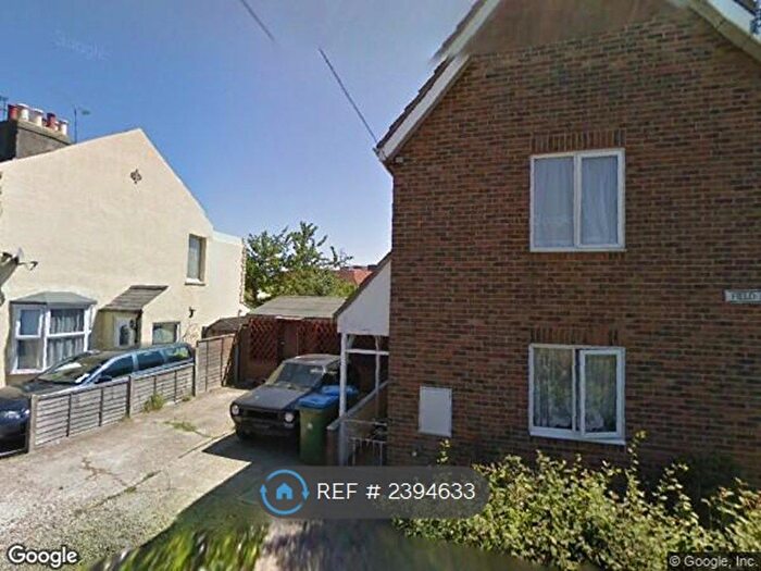 1 Bedroom Flat To Rent In Field Place, Littlehampton, BN17