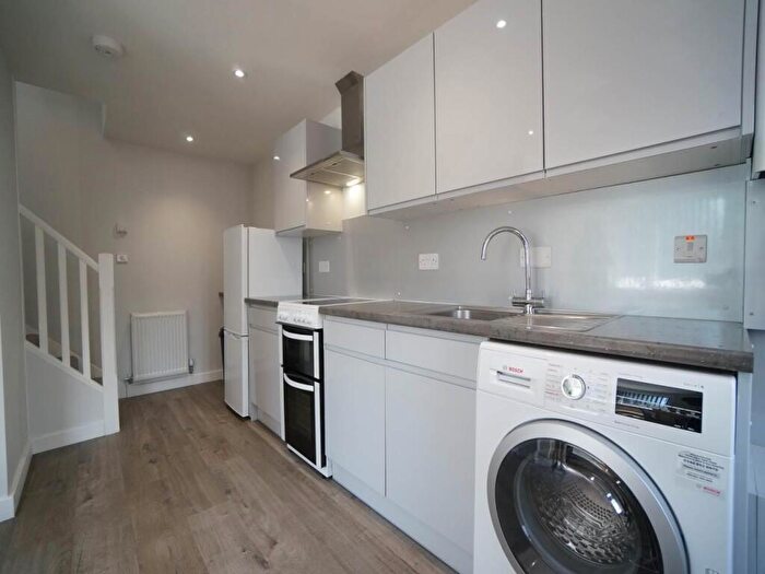 2 Bedroom Apartment To Rent In Deiniol Road, Bangor, LL57