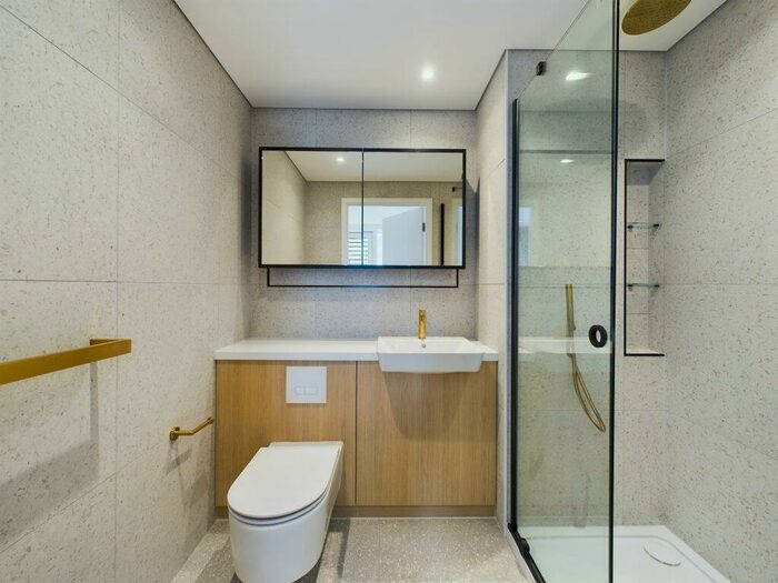 2 Bedroom Flat To Rent In Cendal Crescent, Whitechapel, – Bedrooms Flat, E1