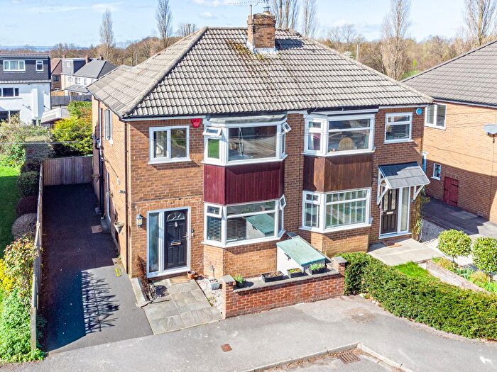 3 Bedroom Semi Detached House For Sale In Garth Drive, Leeds, LS17