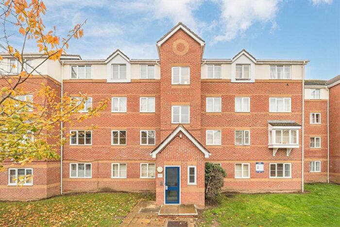 2 Bedroom Flat For Sale In Dairyman Close, Cricklewood, NW2