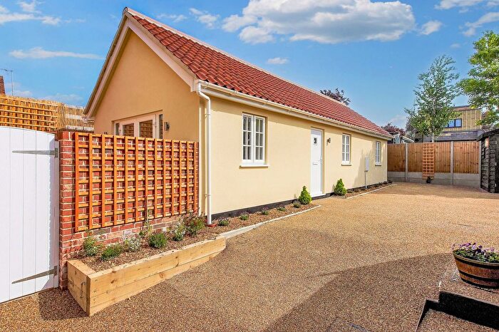 2 Bedroom Detached Bungalow To Rent In High Street, Hadleigh, IP7