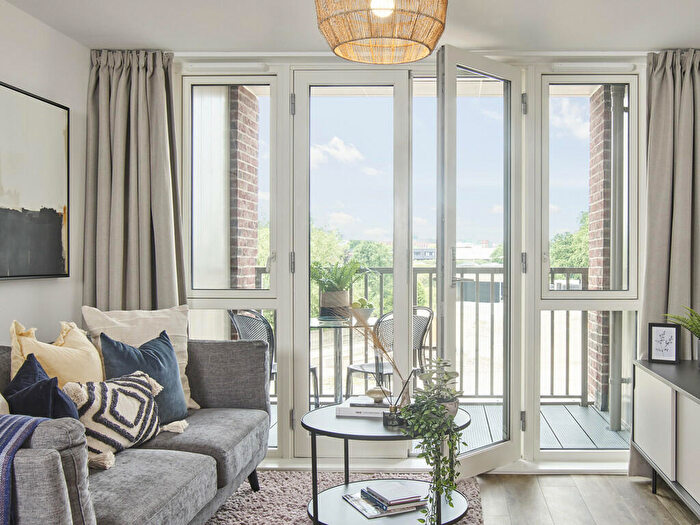 2 Bedroom Apartment To Rent In The Headline, Wellington Park Way, LS1