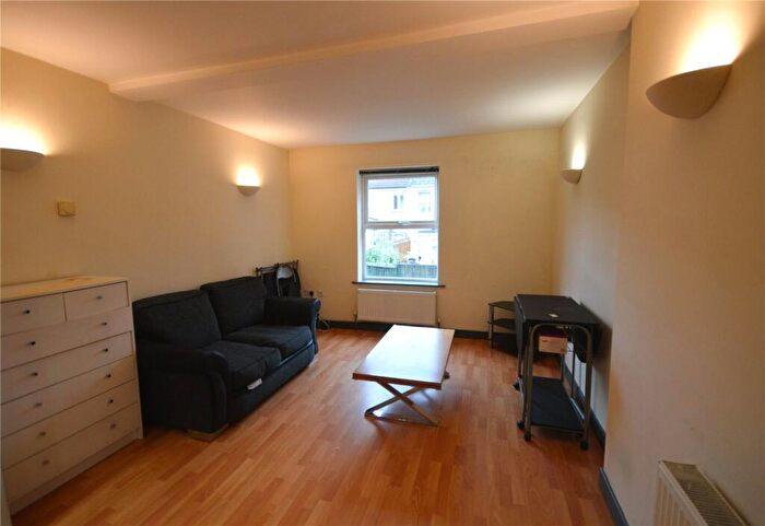 1 Bedroom Apartment To Rent In Milton Road, Swindon, Wiltshire, SN1