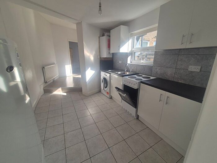 1 Bedroom Flat To Rent In High Road Leytonstone, E11
