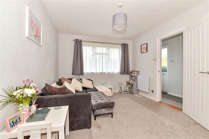 2 Bedroom Flat For Sale In Winchs Garth, Staplehurst, Tonbridge, Kent, TN12