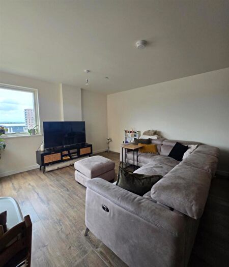 2 Bedroom Flat To Rent In Meadowview Close, Harrow, HA1