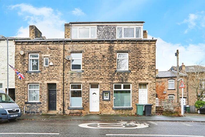 3 Bedroom End Of Terrace House For Sale In Parkwood Street, Keighley, BD21