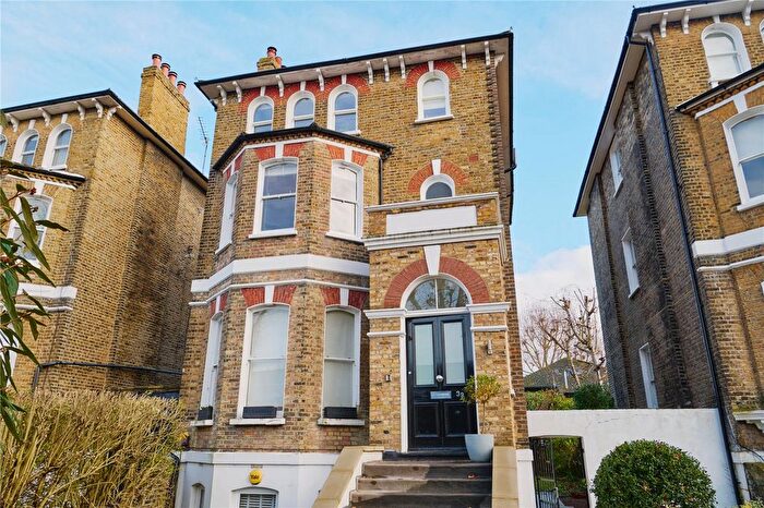 2 Bedroom Flat For Sale In Leyland Road, London, SE12
