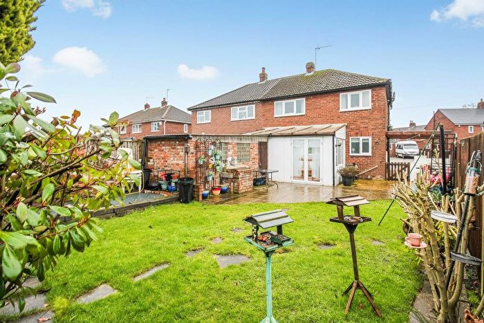 3 Bedroom Semi-Detached House For Sale In West Acres, Byram, Knottingley, WF11