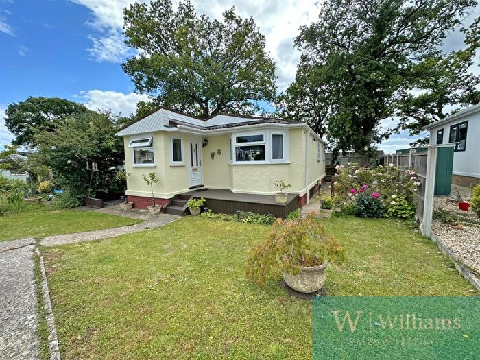 2 Bedroom Park Home For Sale In Folly Lane, East Cowes, PO32