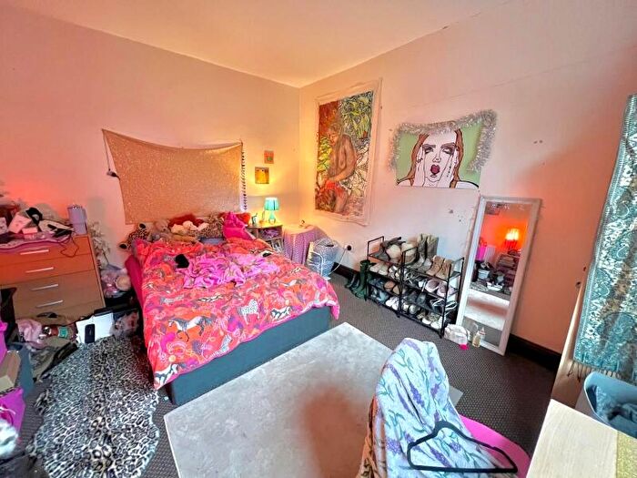 5 Bedroom Terraced House To Rent In Branksome Place, Hyde Park, Leeds, LS6