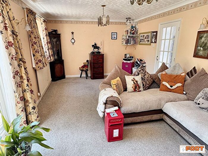2 Bedroom Detached Bungalow For Sale In Denhill Close, Hayling Island, PO11