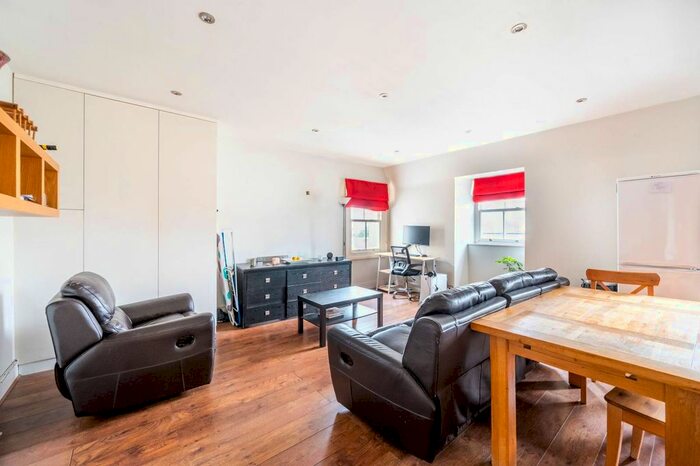 3 Bedroom Flat To Rent In Mount Ephraim Road, Streatham Hill, London, SW16