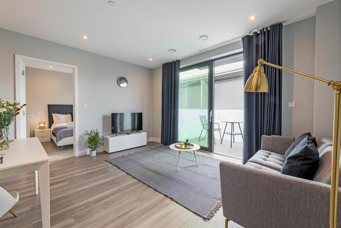 1 Bedroom Flat To Rent In Thomas Layton Way, Kew, TW8