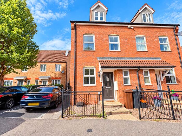 3 Bedroom Semi-Detached House For Sale In Anchor Close, Lincoln, LN5