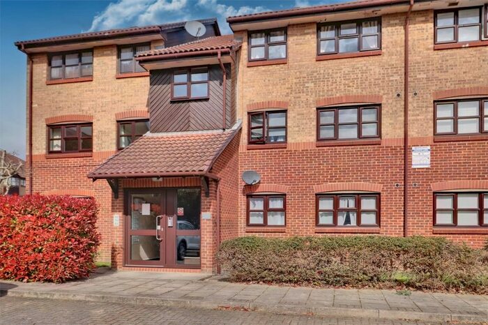 2 Bedroom Flat To Rent In Ash Walk, Wembley, HA0